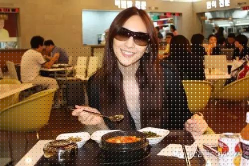 明星旅行糗事一籮筐 總有一個(gè)萌到你！