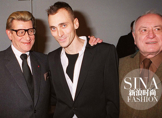 Yves-Saint-Laurent、Hedi-Slimane、Pierre-Bergé在Dior后臺的合影