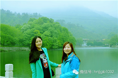 奧斯卡汽車影城的美女和這個(gè)風(fēng)景融入的真好啊，有木有？！