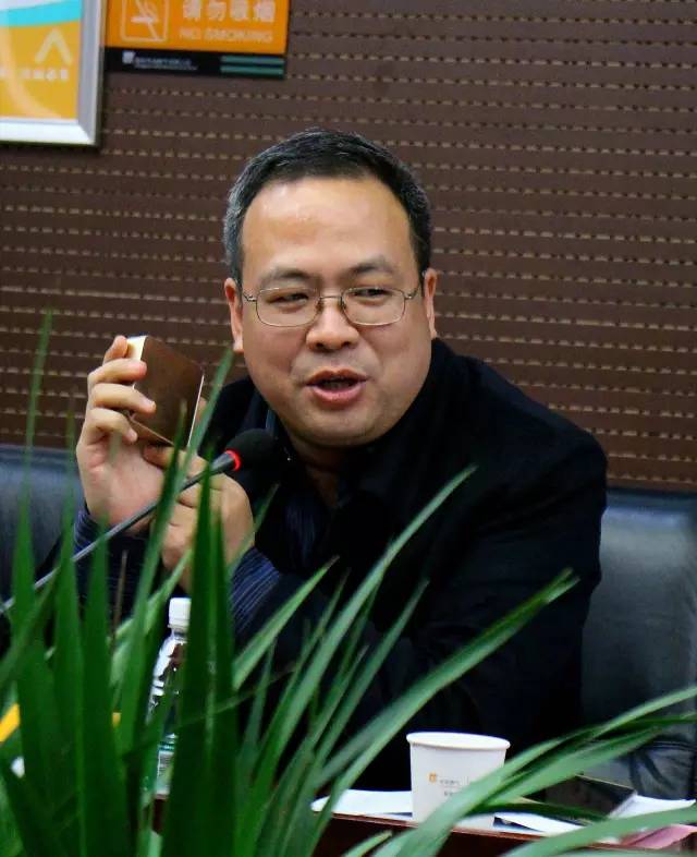 看看上面這位，就是我們1066最紅的男人——付總。
