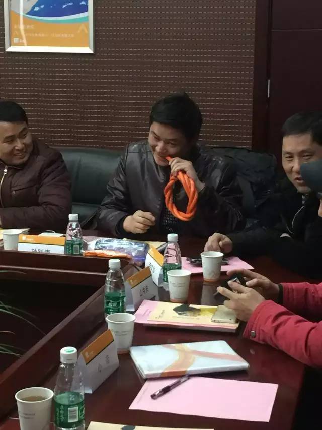 小編想問一下咬膠管的孫老師，優(yōu)質(zhì)膠管的口感如何呢？