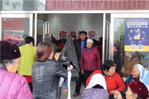現(xiàn)場真是的人山人海，只能用太火爆三個字形容了！