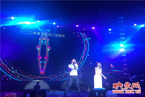 丁當(dāng)現(xiàn)場分享了她的代表曲目，《猜不透》全場大合唱，歌手嚴(yán)爵充分展現(xiàn)創(chuàng)作型歌手的特點。
