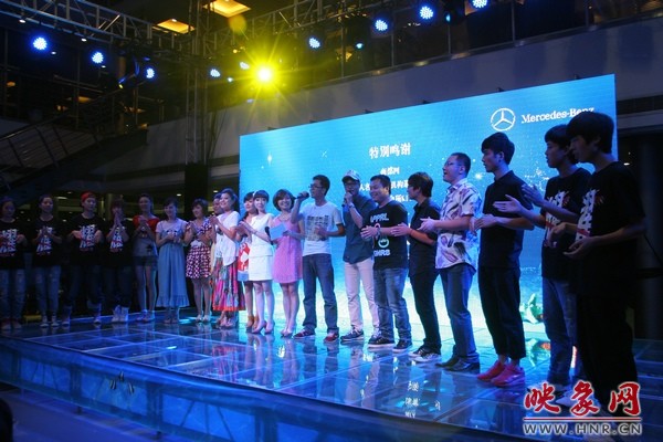 全體演員登場(chǎng)致謝 全體演員登場(chǎng)致謝