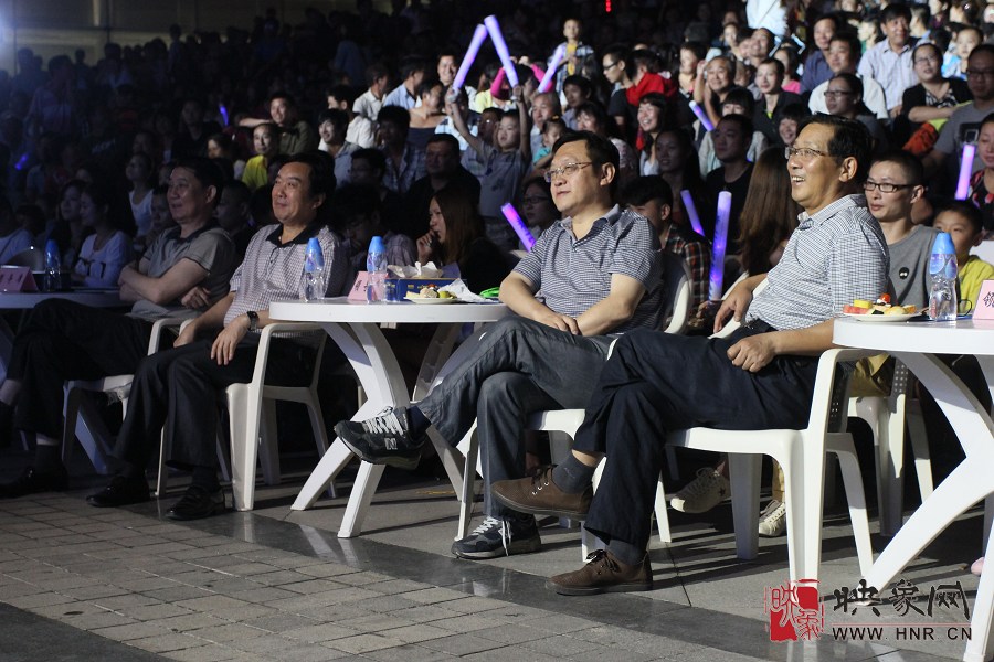 到場的河南人民廣播電臺各位領導 到場的河南人民廣播電臺各位領導