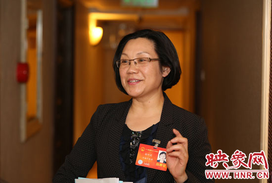 全國人大代表、商丘市實驗小學校長高阿莉做客映象網(wǎng)兩會微視。
