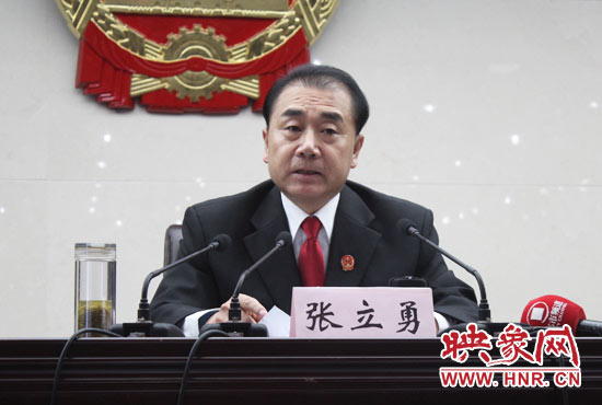 省高院院長張立勇說，全省法院一定要堅定為農(nóng)民工討薪的立場不動搖