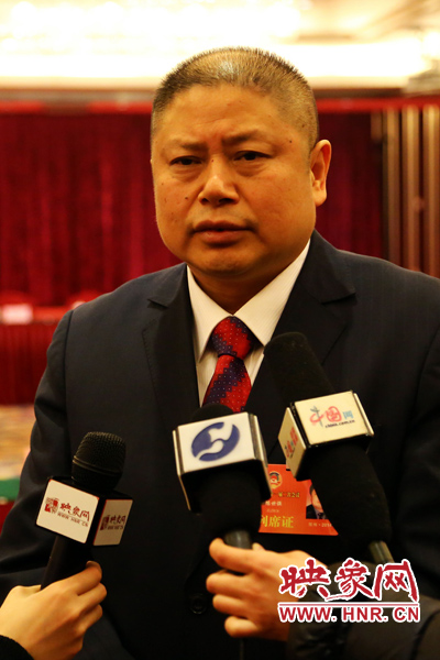全國政協(xié)委員，河南弘昌集團、信陽毛尖集團董事長陳世強