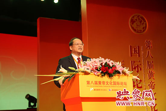 臺(tái)灣大學(xué)哲學(xué)系教授、美國耶魯大學(xué)哲學(xué)博士傅佩榮做演講