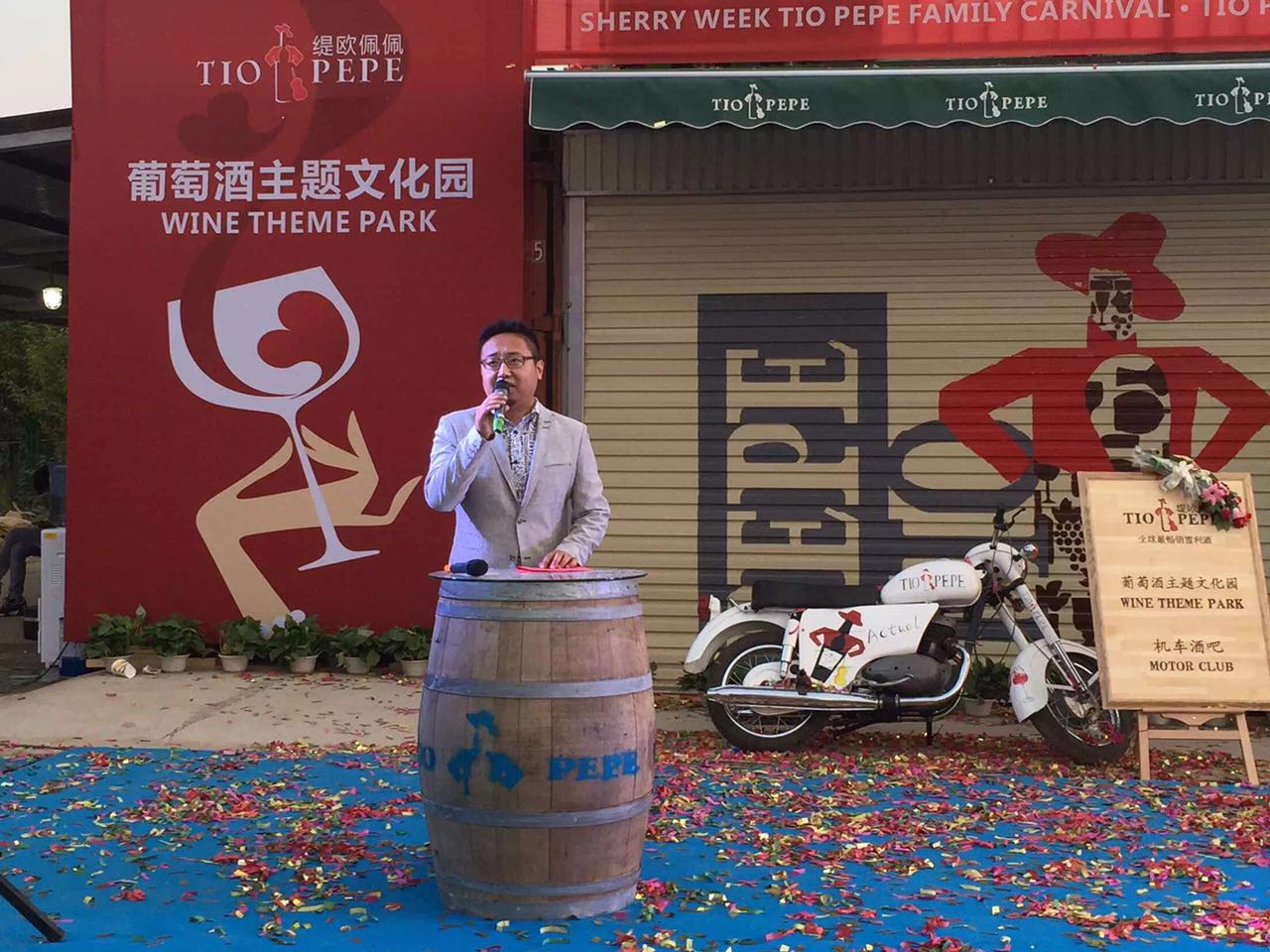 我們的巖歐巴出場嘍！真的是迷倒臺下一片！