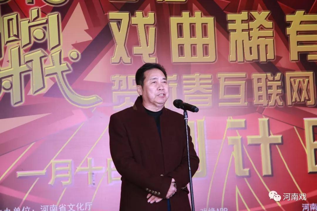 中國戲劇家協(xié)會副主席、河南豫劇院院長李樹建介紹活動概況