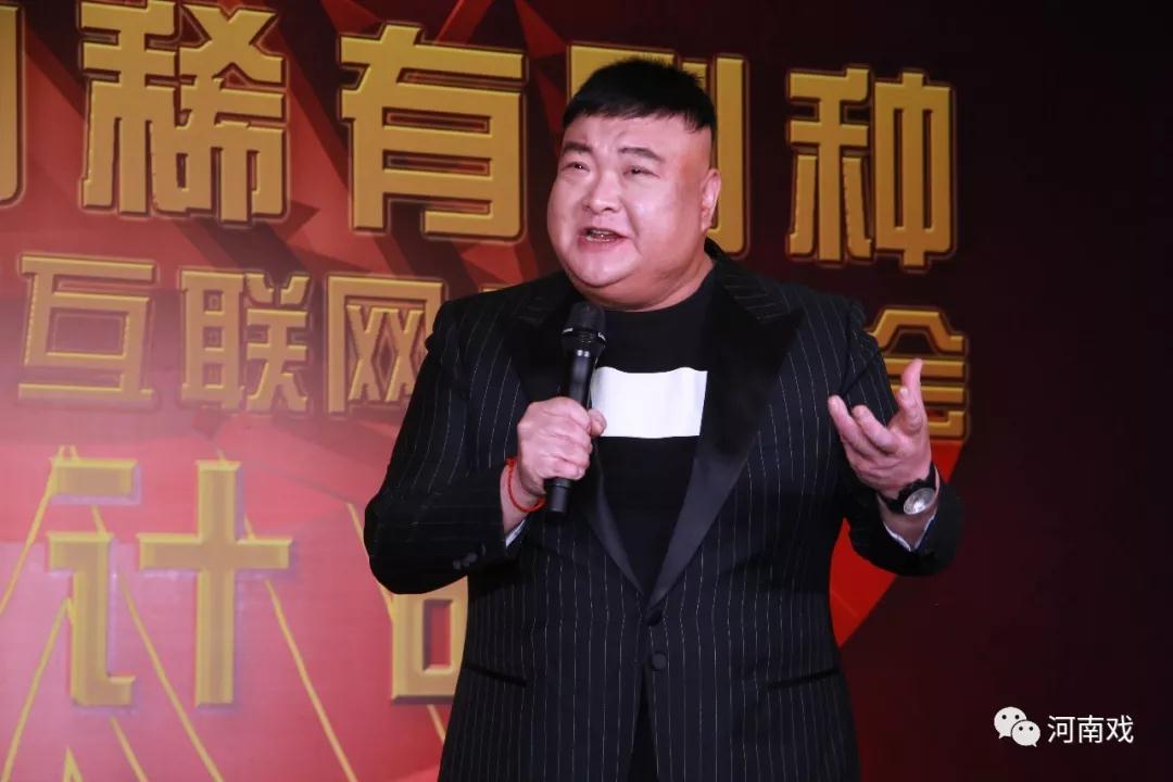 中國曲藝家協(xié)會副主席、著名相聲表演藝術(shù)家范軍作為藝術(shù)家代表致辭，并演唱稀有劇種太康道情《王金豆借糧》