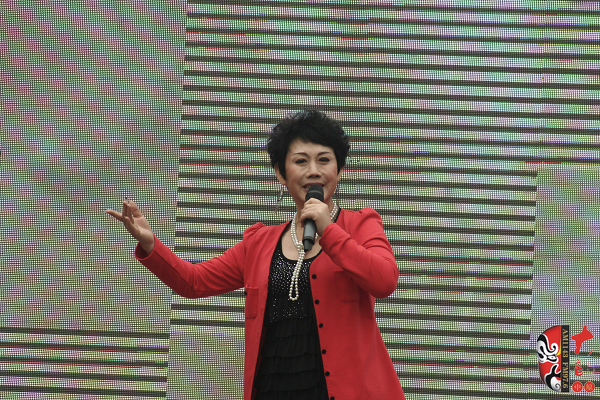 著名豫劇表演藝術(shù)家魏俊英現(xiàn)場(chǎng)演唱豫劇《紅菊》選段“十祝?！?、《五世請(qǐng)纓》選段“先王爺封我是個(gè)長(zhǎng)壽星”