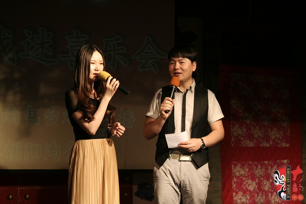 主持人：河南電臺戲曲廣播《越學越開心》主持人張琳，著名戲曲節(jié)目主持人、戲曲廣播當家小生月陽