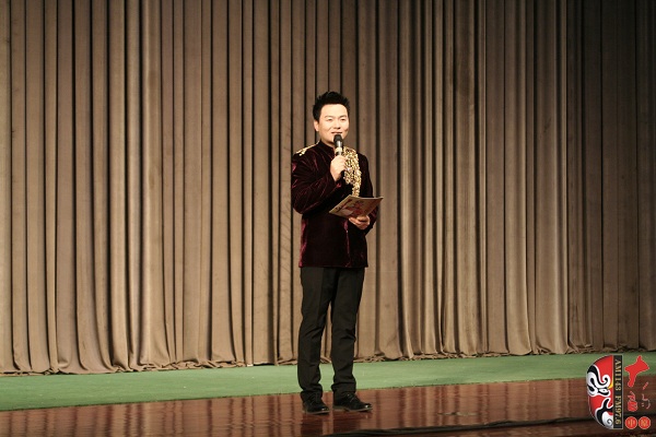 主持人：著名戲曲節(jié)目主持人、河南電臺戲曲廣播“當家小生”月陽