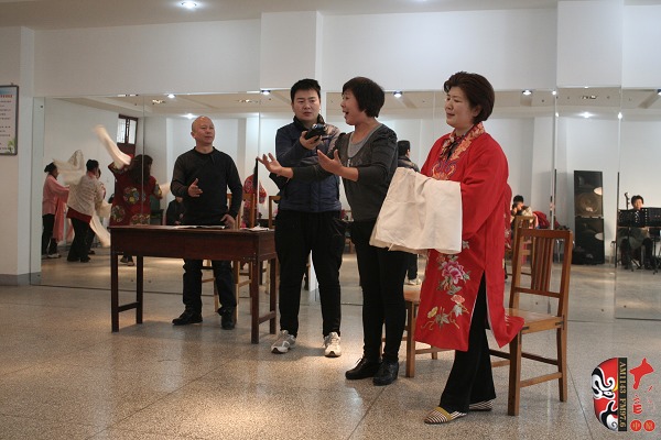 著名戲曲節(jié)目主持人、河南電臺戲曲廣播當家小生月陽錄制現(xiàn)場花絮