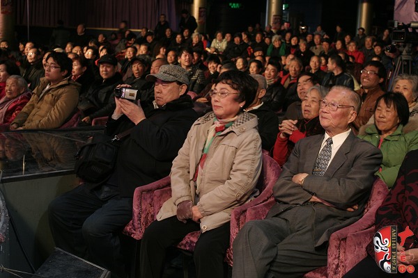 著名豫劇表演藝術(shù)家張月榮(中)、臺灣知名學(xué)者趙明普(右)