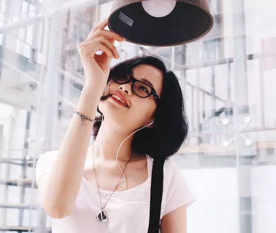 當然，怎么能少的了美女出鏡？