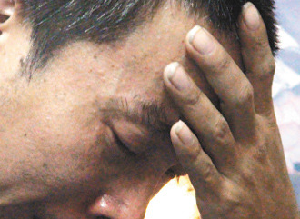 10歲方姓男童遭割喉殺害，父親淚流不止說(shuō)，小兒子走了，他不知道該如何活下去。 臺(tái)灣《聯(lián)合報(bào)》