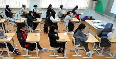 　藝術(shù)生不僅需要專業(yè)課優(yōu)秀，文化課成績(jī)也必須達(dá)標(biāo)