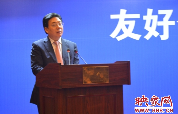 市委副書記、市長(zhǎng)李柳身出席簽約儀式并講話