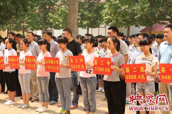 經(jīng)過一周的廣泛宣傳動員，全縣教育系統(tǒng)共捐款174113元。