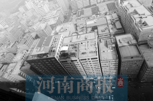 鳥(niǎo)瞰鄭州某城中村，密密麻麻全是樓 記者 鄧萬(wàn)里/攝