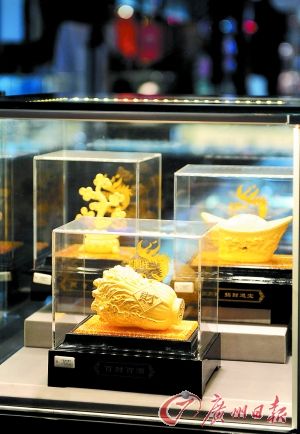 黃金產(chǎn)品持續(xù)熱賣(mài)。記者王燕 攝