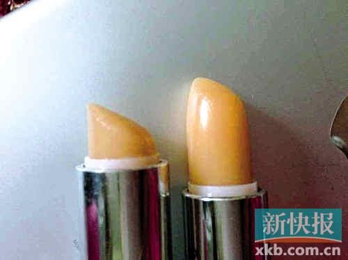 ■蘇小姐將其在專柜和聚美優(yōu)品購買的伊麗莎白雅頓唇膏對比，產(chǎn)品包裝和唇膏顏色明顯不同。
