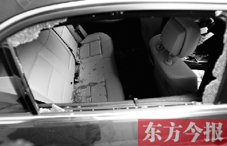前日晚，鄭州市順河路一家屬院，一輛汽車被撬，物品被盜