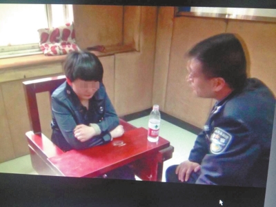 肇事司機(jī)李某歸案后，接受警方的訊問。