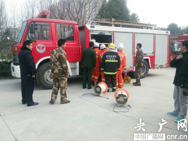消防官兵趕到現(xiàn)場進行營救
