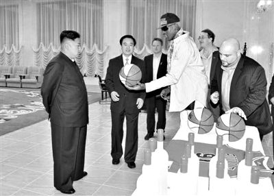 平壤，朝鮮最高領導人金正恩接待再次來訪的美國籃球明星羅德曼。