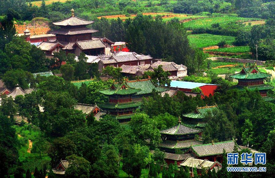 　從少林寺對(duì)面的山峰上俯瞰少林寺常住院的全貌(2012年8月4日攝)。