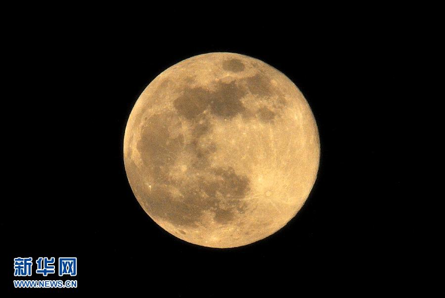 6月23日晚，云南省昆明市上空的圓月。