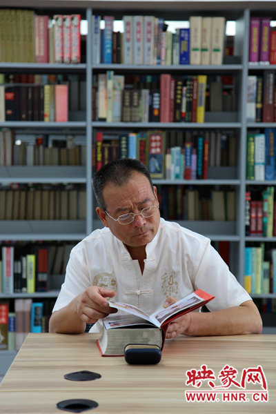 圖書館內(nèi)巨大的存書量，能讓鄭州市民盡情感受閱讀的快樂。