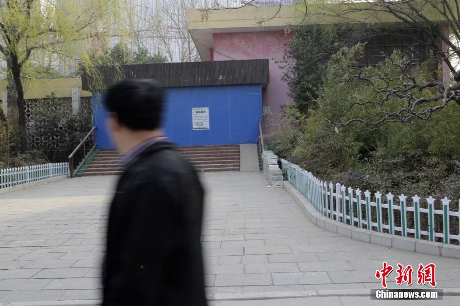 3月17日，河南鄭州動(dòng)物園，原經(jīng)批準(zhǔn)用于大熊貓飼養(yǎng)的場(chǎng)館已經(jīng)關(guān)門(mén)。