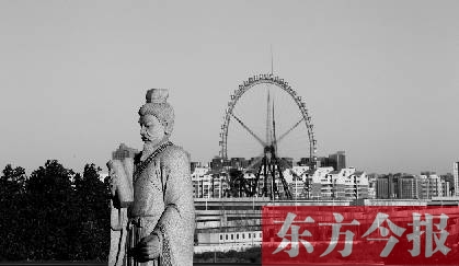 16日，從中原福塔基座平臺(tái)看向世紀(jì)歡樂園的景象