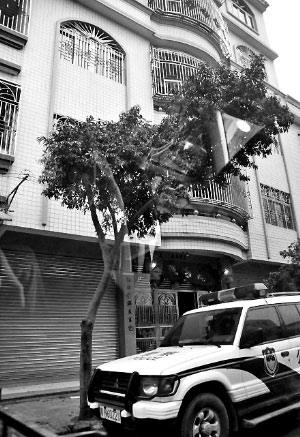 已經(jīng)被免職的陸豐“房爺”違規(guī)私用警車(chē)。