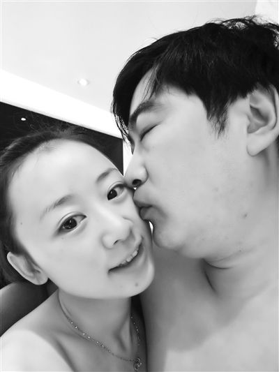 兩人合影。女當(dāng)事人供圖