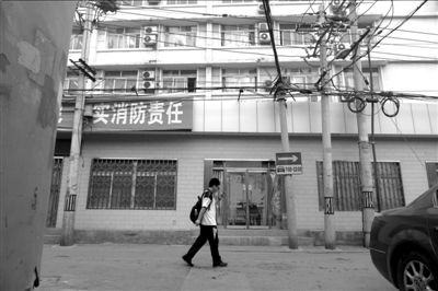 北京工商學(xué)院注冊地址西城區(qū)大醬坊胡同3號(hào)院，已經(jīng)是其他單位的辦公地點(diǎn)?！　【┤A時(shí)報(bào)記者潘之望攝