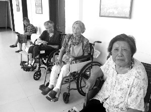 13個(gè)老人中，年齡最大的已經(jīng)99歲