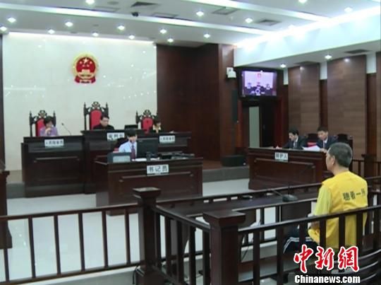 庭審中。 陳啟任 攝