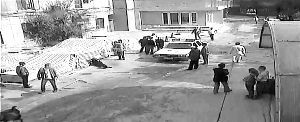 警車視而不見。（視頻截圖）