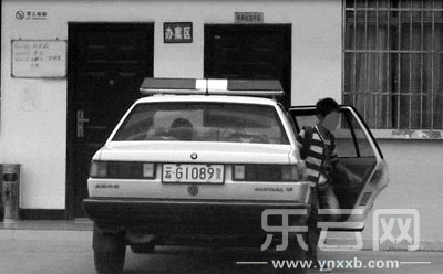 網(wǎng)友舉報云南紅河州森林公安警車私用。