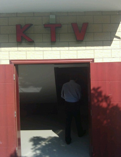 陜西留壩縣委黨校內(nèi)KTV。網(wǎng)友微博截圖