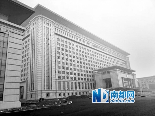 圖片顯示，湖南攸縣新建的發(fā)展中心樓群氣派，廣場龐大。 圖片來源：天涯論壇