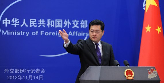 2013年11月14日，外交部發(fā)言人秦剛主持例行記者會(huì)。