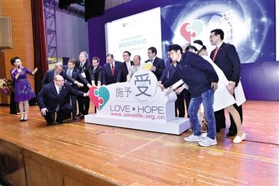 3月19日，中國(guó)首個(gè)器官捐獻(xiàn)志愿者登記網(wǎng)站（www.savelife.org.cn）正式啟動(dòng)，器官捐