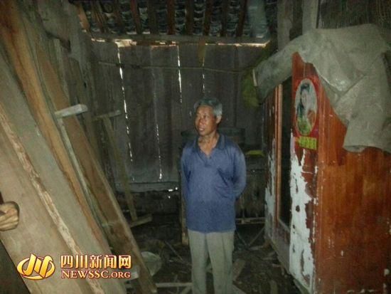 王本余的堂兄王本武向四川新聞網(wǎng)記者介紹王本余還剩下的財(cái)物。